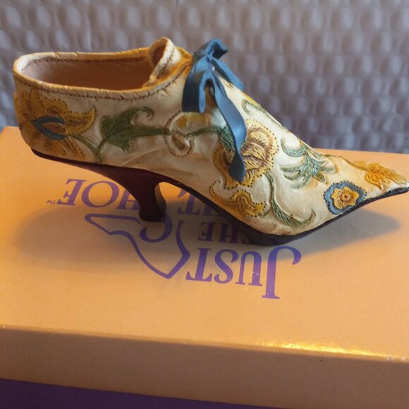 Just The Right Shoe  By Raine Brocade Court Mini Figurine 25002 - Picture 5 of 10